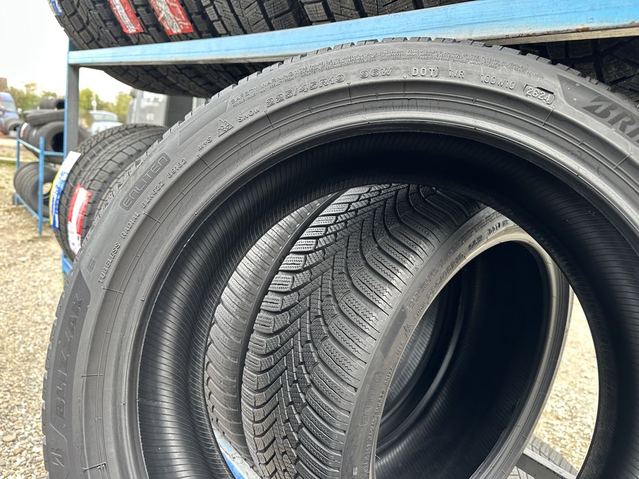 Шини б/у 225/45 R19 Bridgestone 4шт