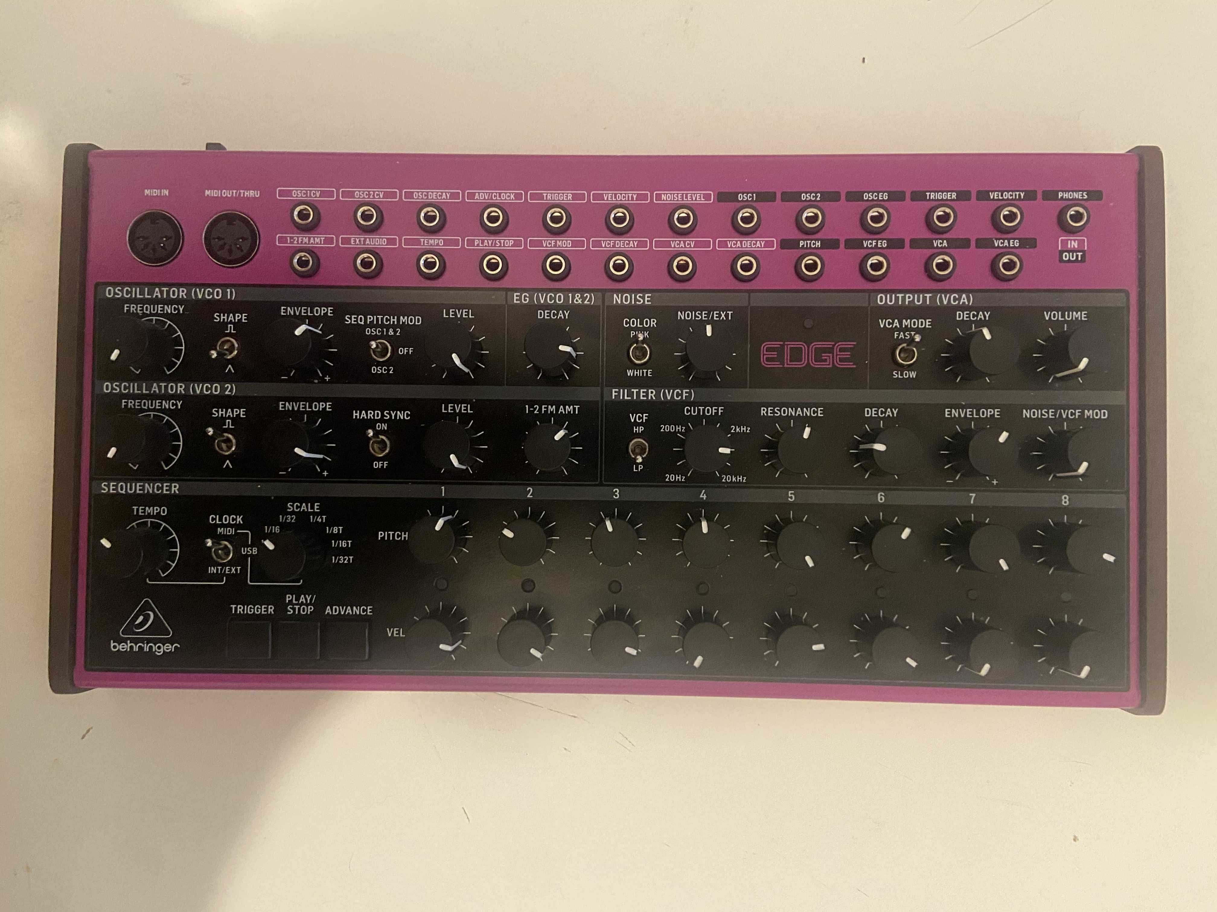 Sintetizador Behringer Edge
