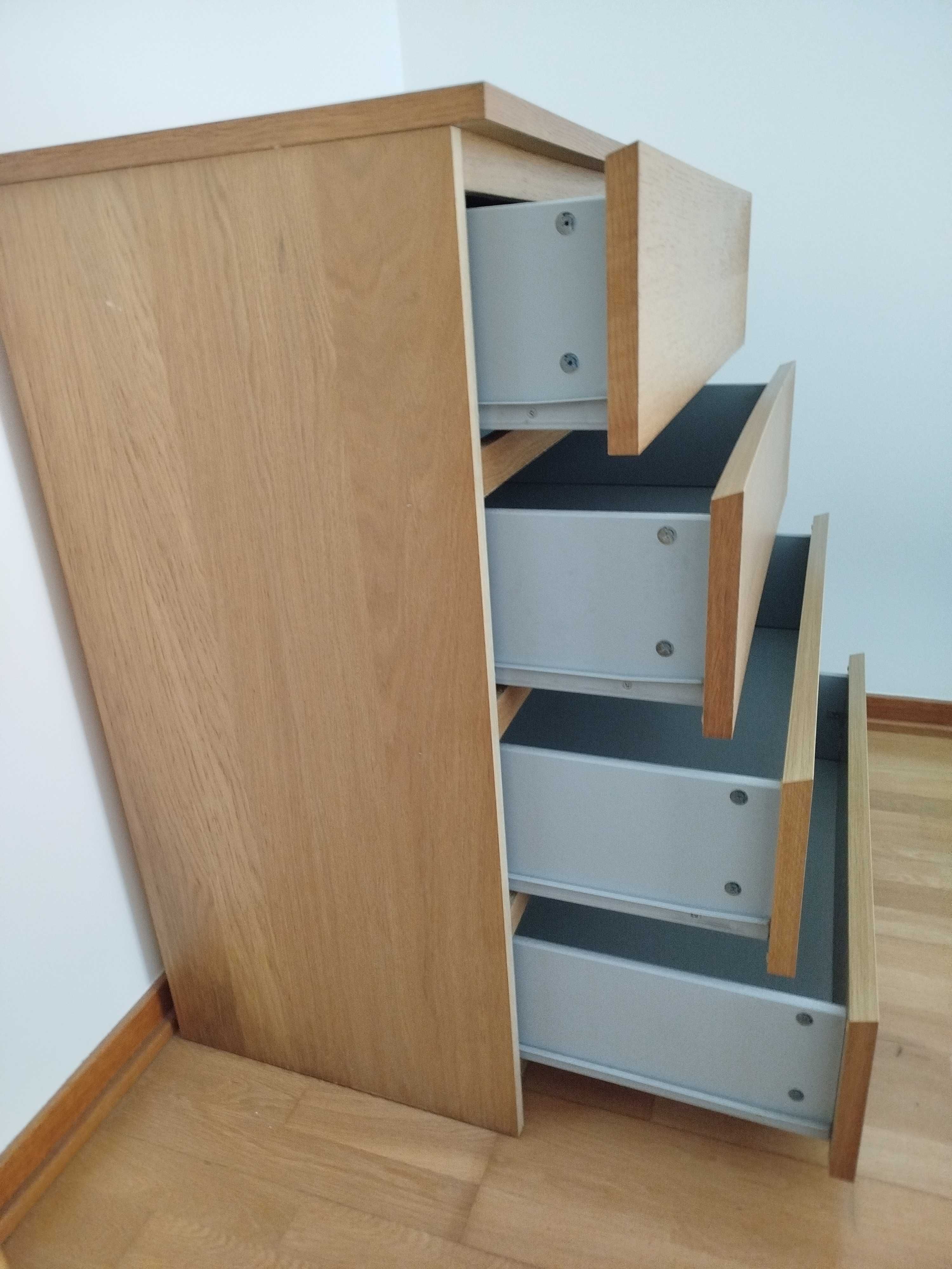 Cómoda Malm 4 gavetas