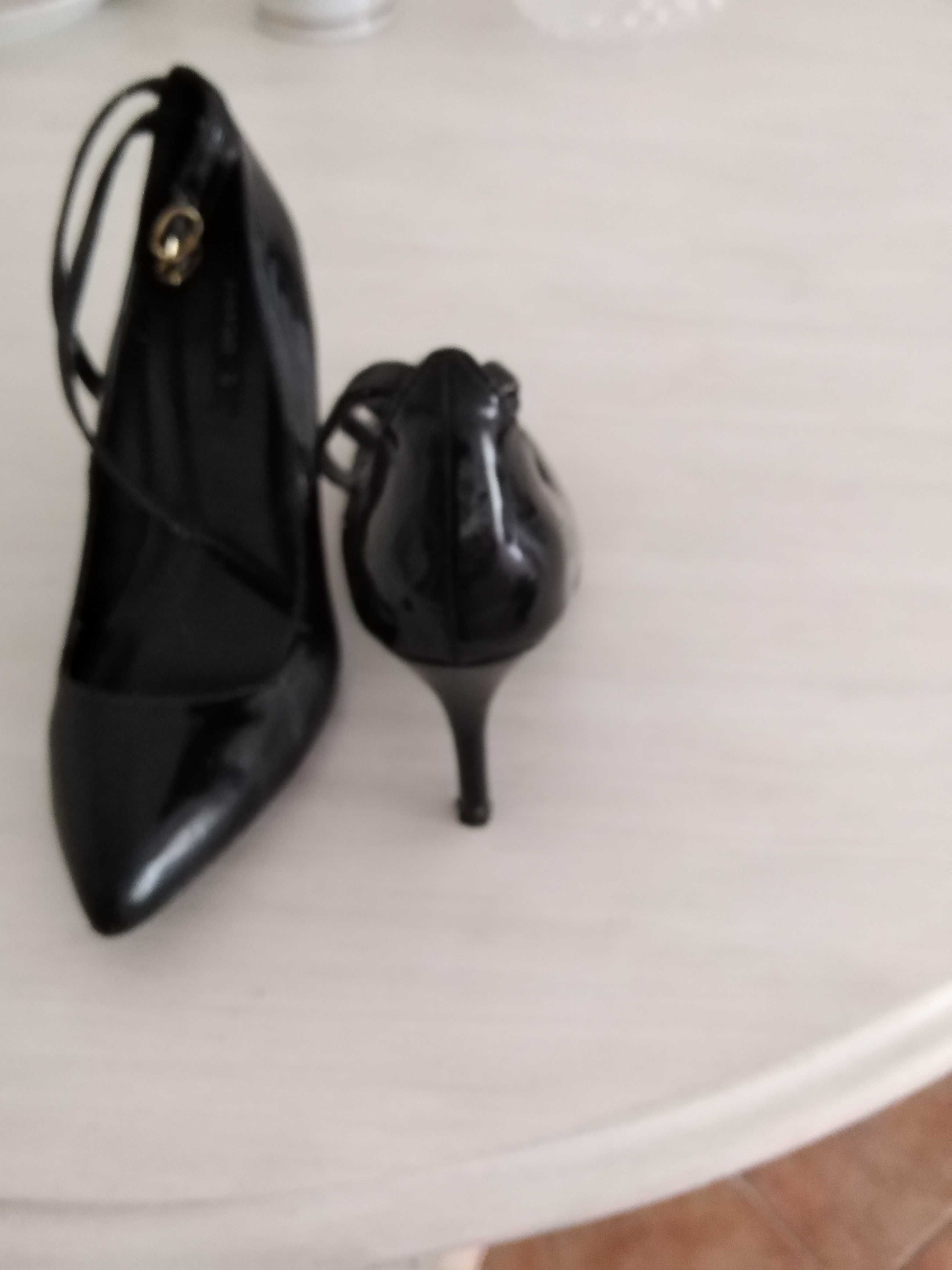 Sapatos de Senhora com pouco uso