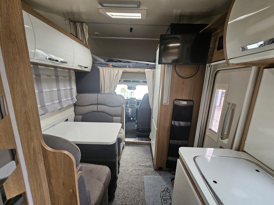 Kamper Roller Team 279 M, 6 os do jazdy, 8 do spania, klima, panele FV