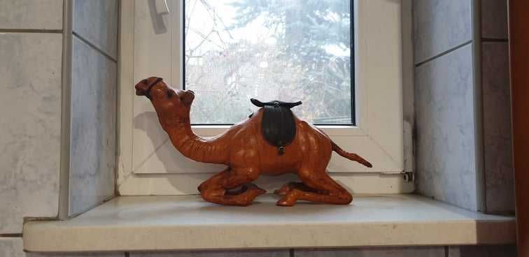 firurka ze skóry wielbłąd