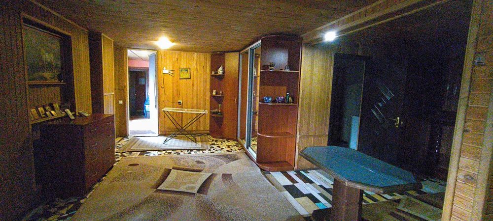 Продається будинок зі стайнею на 9 коней і територією 80 соток