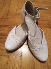 Pantofelki białe buty r35 Zarro Skóra komunia
