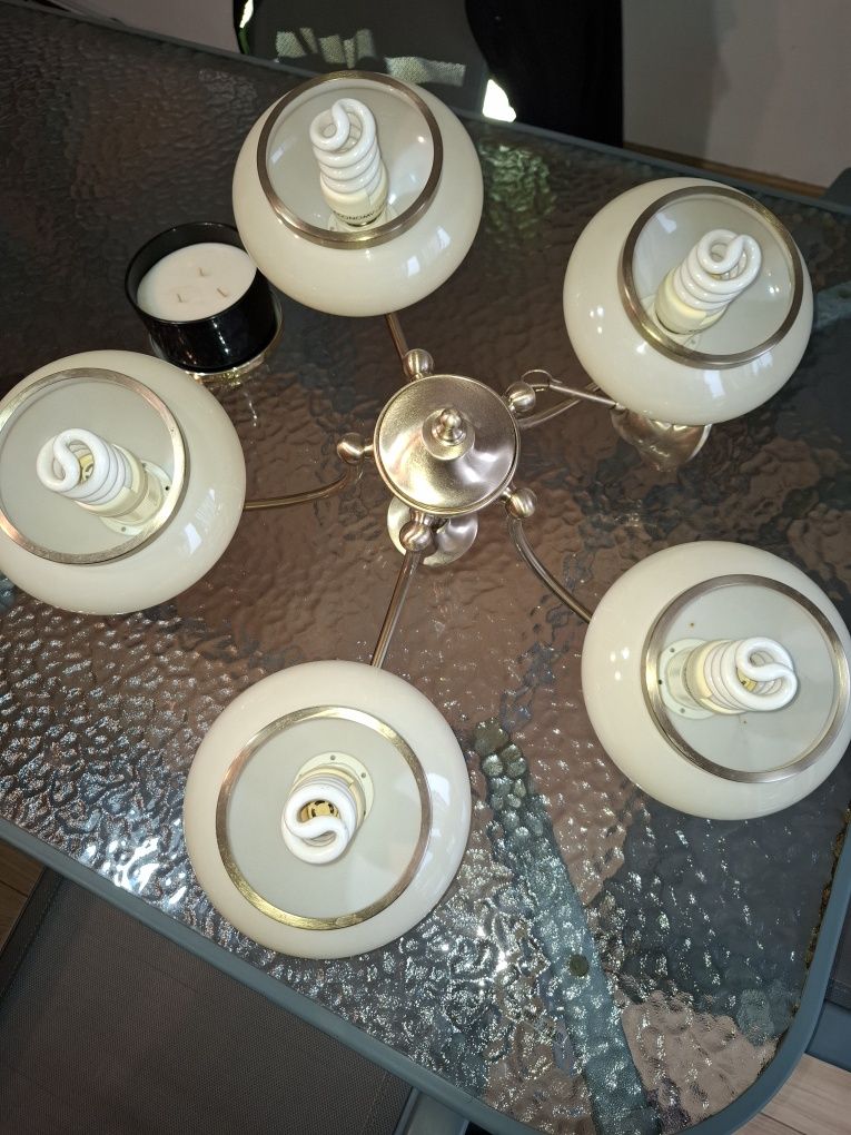 Żyrandol 5 lamp.