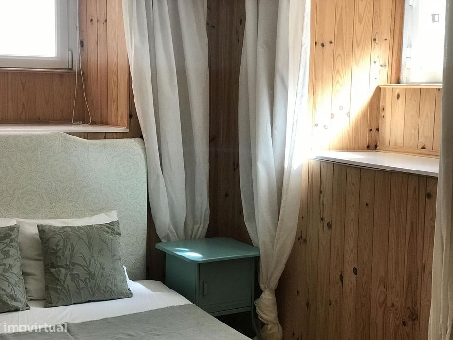 737406 - Quarto com cama de casal em...