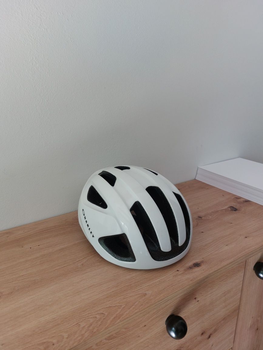 Kask rowerowy Oakley ARO3