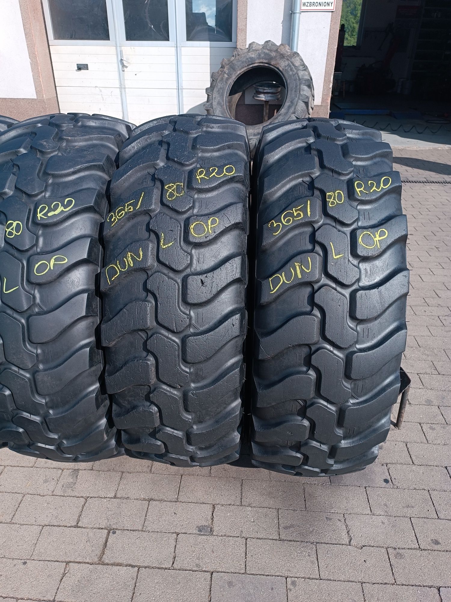 365/80R20 Dunlop SP T9 14.5R20 JEDNA SZTUKA