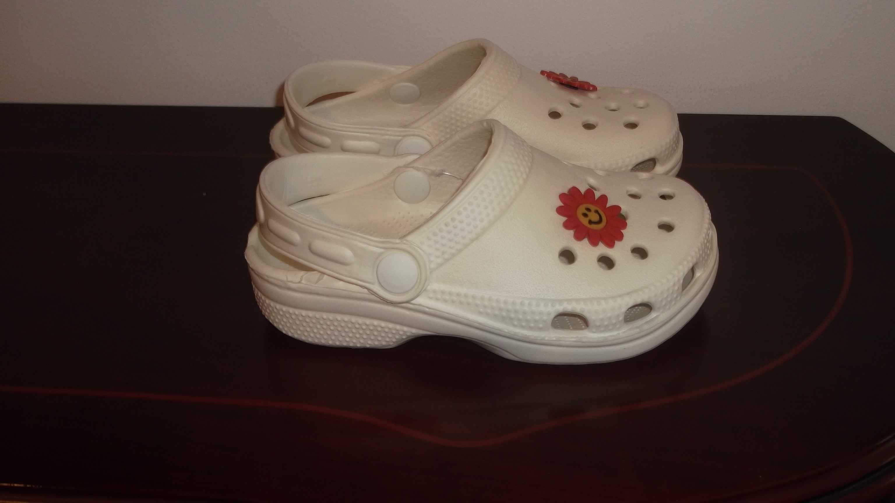 crocs de menina novas