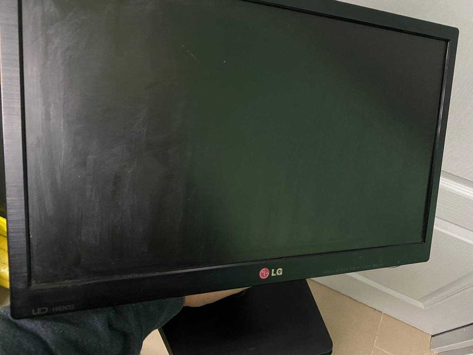 Монітори (6 шт. загалом) – Samsung, Asus, LG