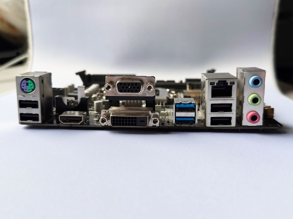 ASUS H110I-PLUS ITX + i5-6600 + 8GB DDR4 + Corsair CX450M