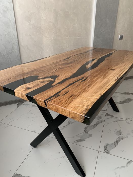 Стіл з епоксидної смоли