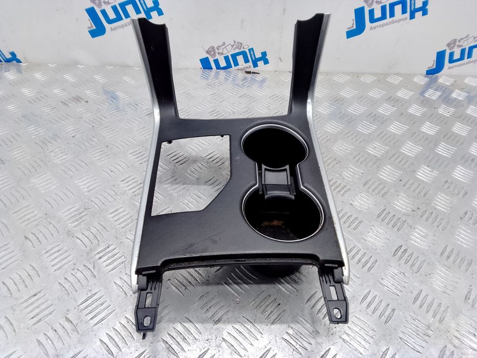 Накладка центральной консоли с подстаканником 5880506351 для Toyota Ca