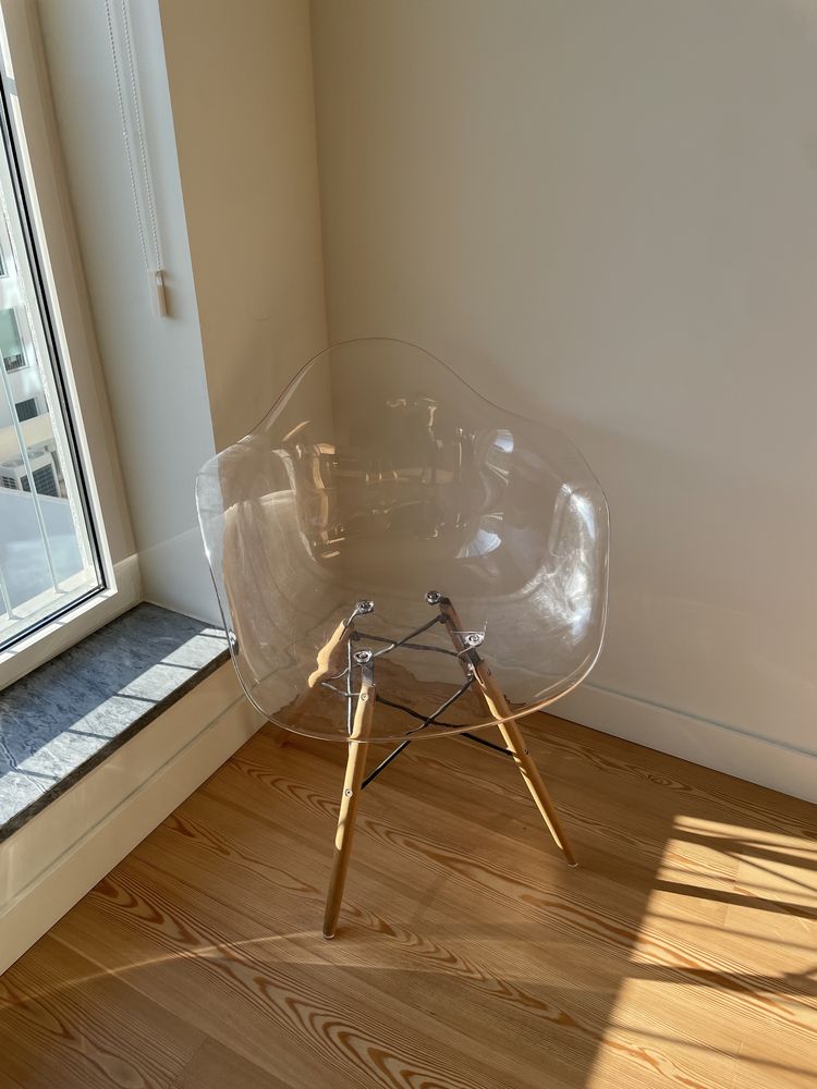 Eames Payton clear chair
