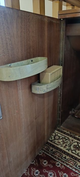 Maszyna do szycia w szafce Łucznik 413