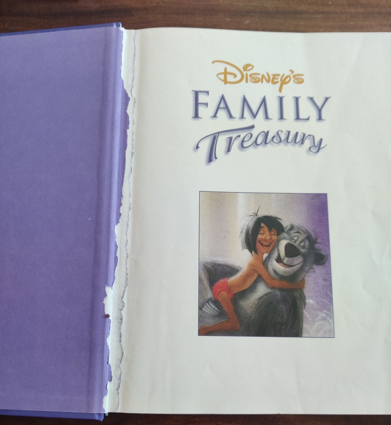 Skarbiec rodzinny Disneya - książeczka z opowiadaniami - angielski