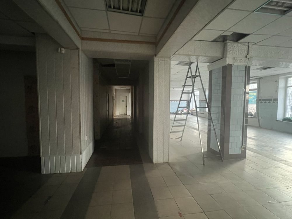 Фасадне приміщення в цетрі міста 250м2