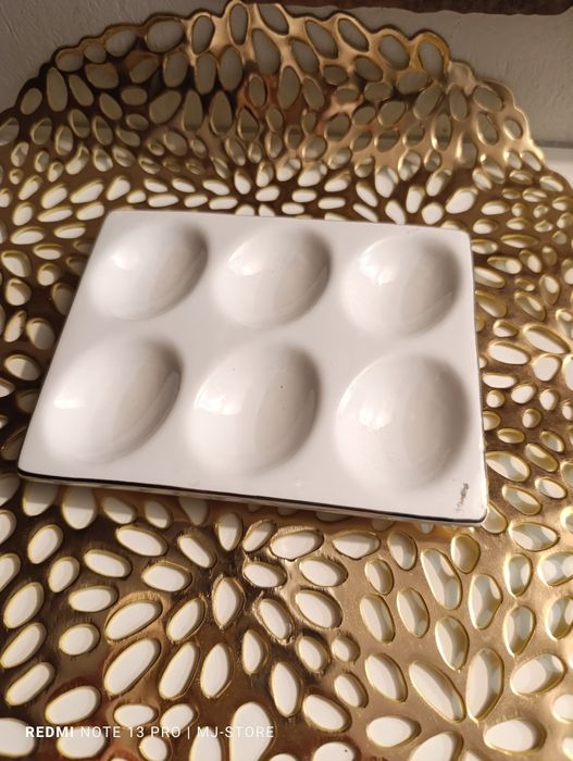 Ceramiczny talerz na jajka