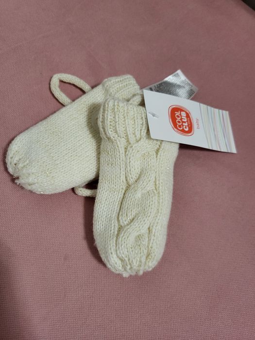 Nowe kremowe rękawiczki Cool Club 0-6 miesięcy