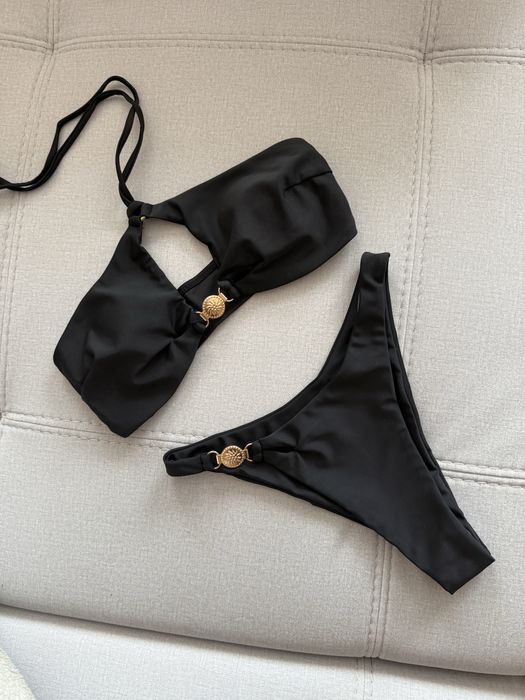 Чорний купальник