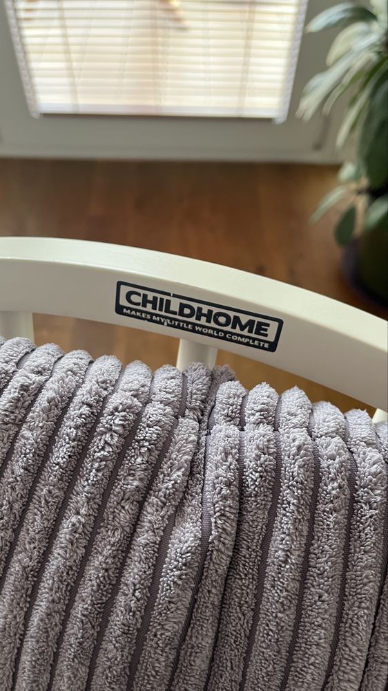 Fotel plywajacy Childhome do karmienia