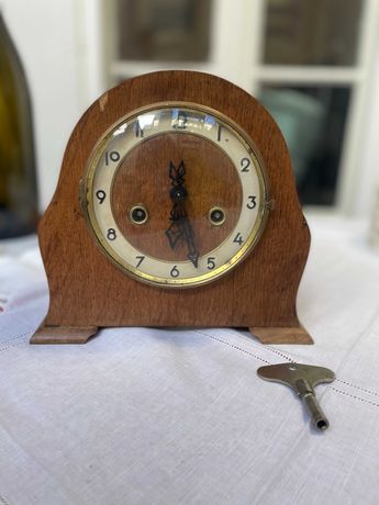 Relógio Vintage  (madeira)