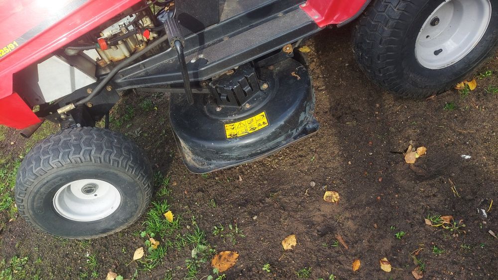 traktorek kosiarka kosa tnąca kosisko w bdb stanie  mtd kąpletne