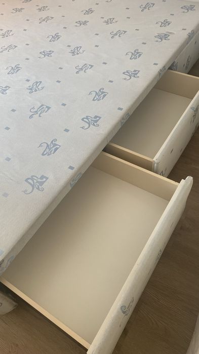 Sommier com gavetas