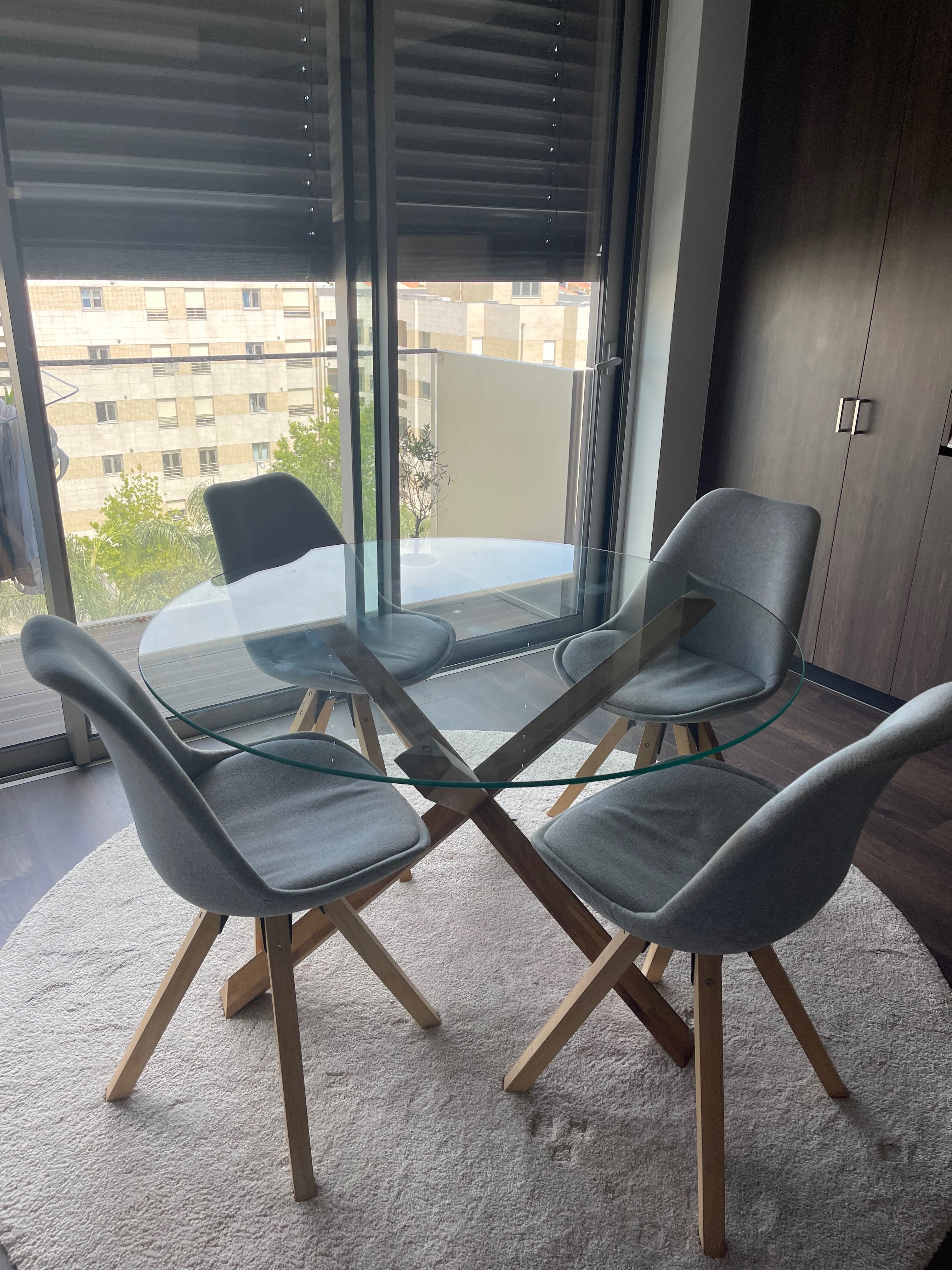Mesa sala vidro + 4 cadeiras + carpete
