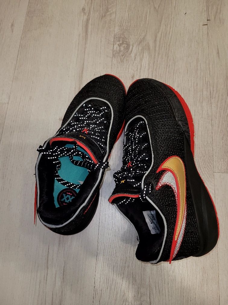 Кроссовки NIKE LEBRON XX "Trinity" нові