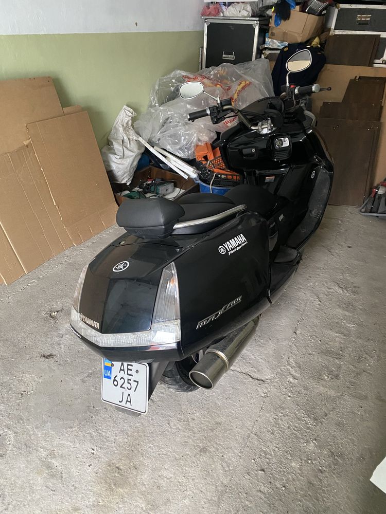 Yamaha maxam 250 .
