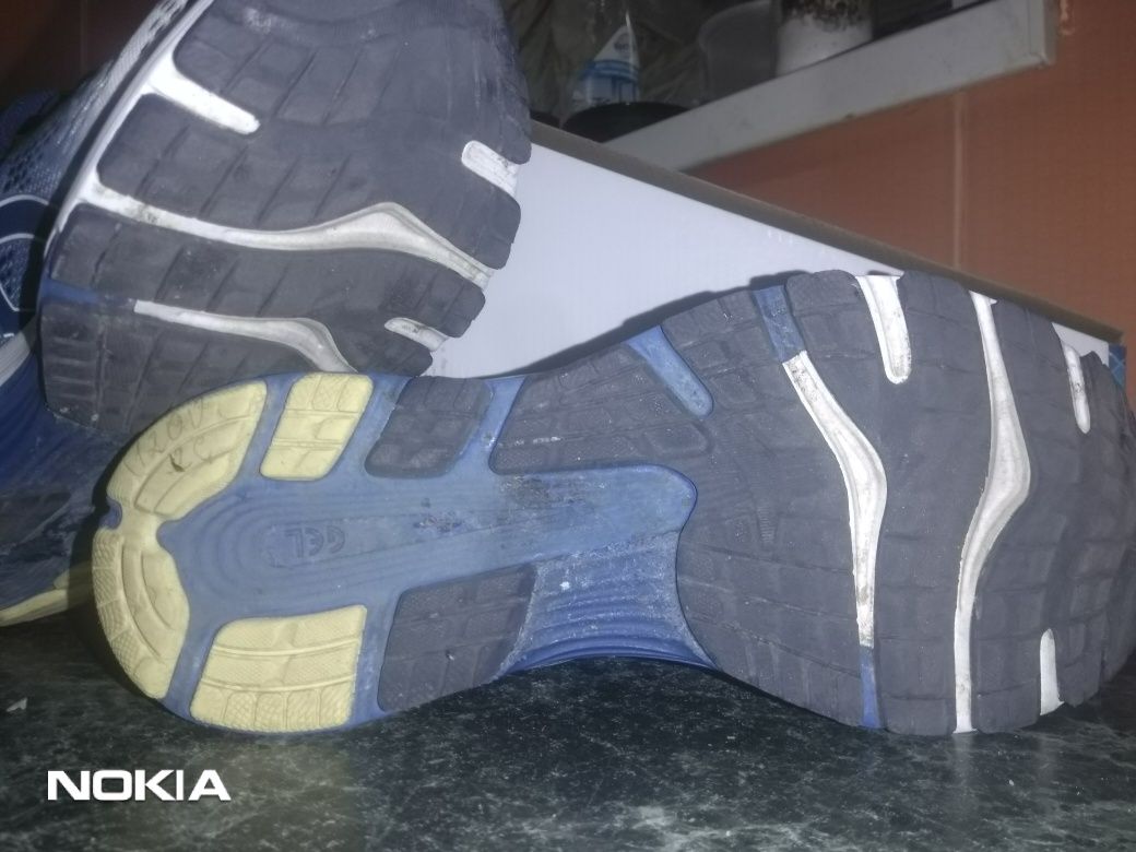 Продам кроссовки ASICS