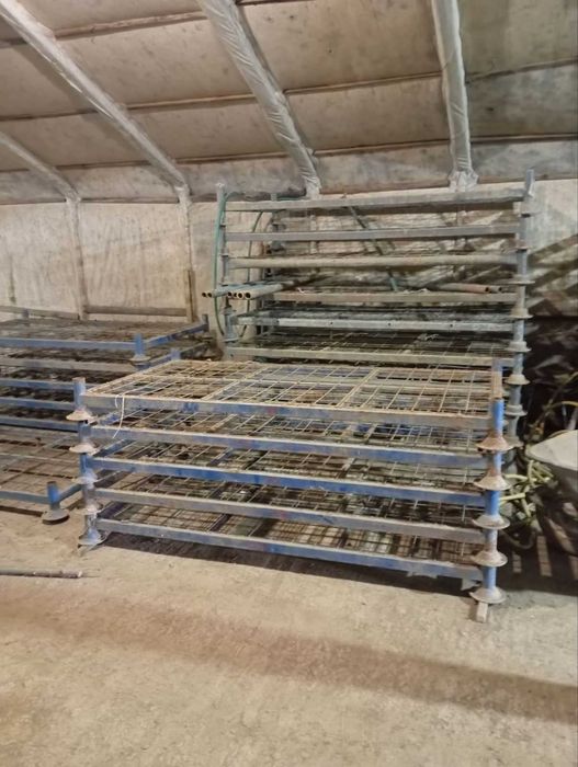 Міцний металевий контейнер