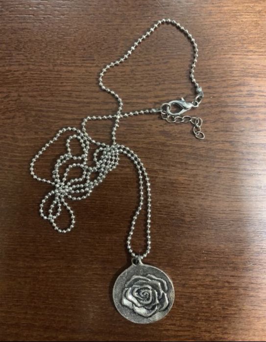 подвеска с розой ,бижутерия