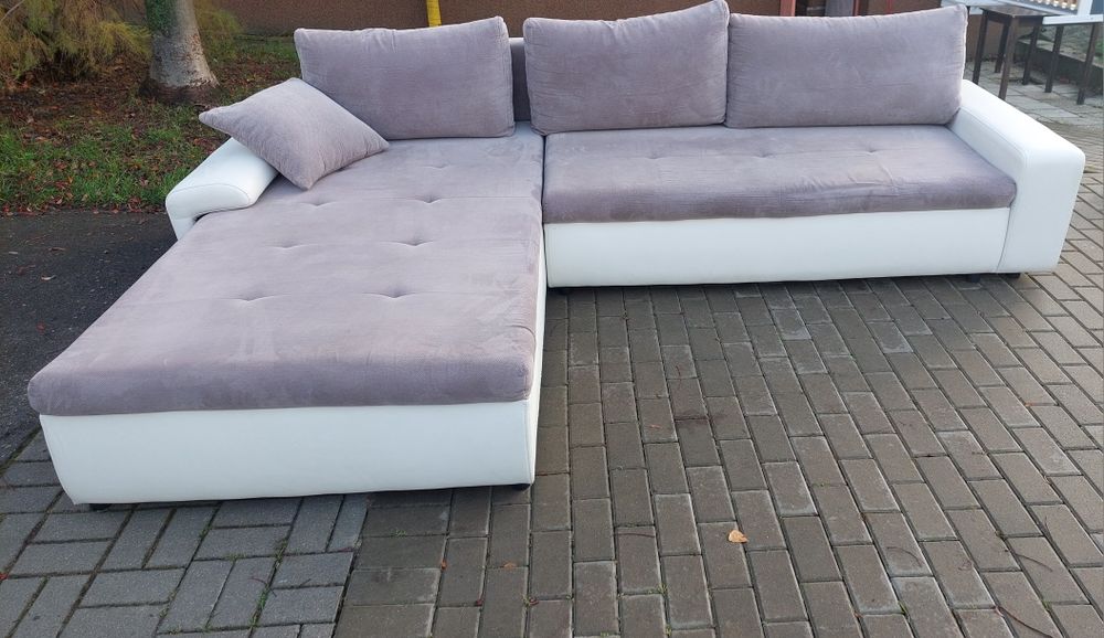 duży narożnik z funkcją spania