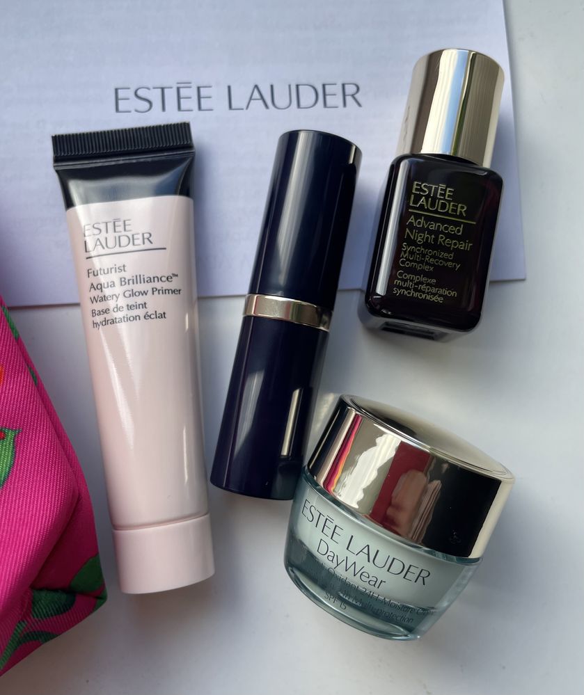 Подарунковий набір Estée Lauder :помада,крем,сиворотка,косметичка