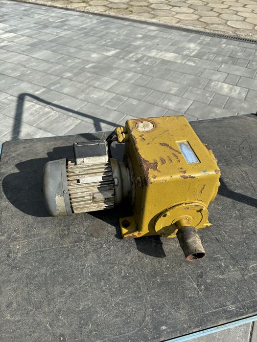 Motoreduktor 0,45kW 5 obr/min reduktor przekładnia do szklarni tracker