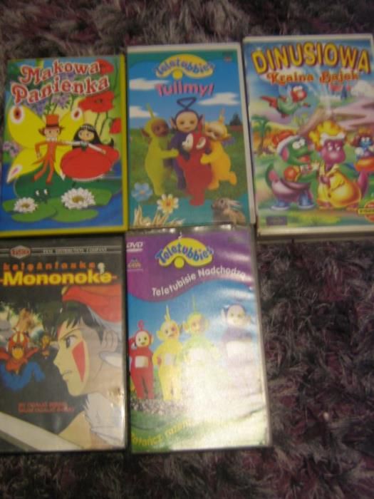 Bajki dla dzieci kasety VHS widoczne na zdjeciach