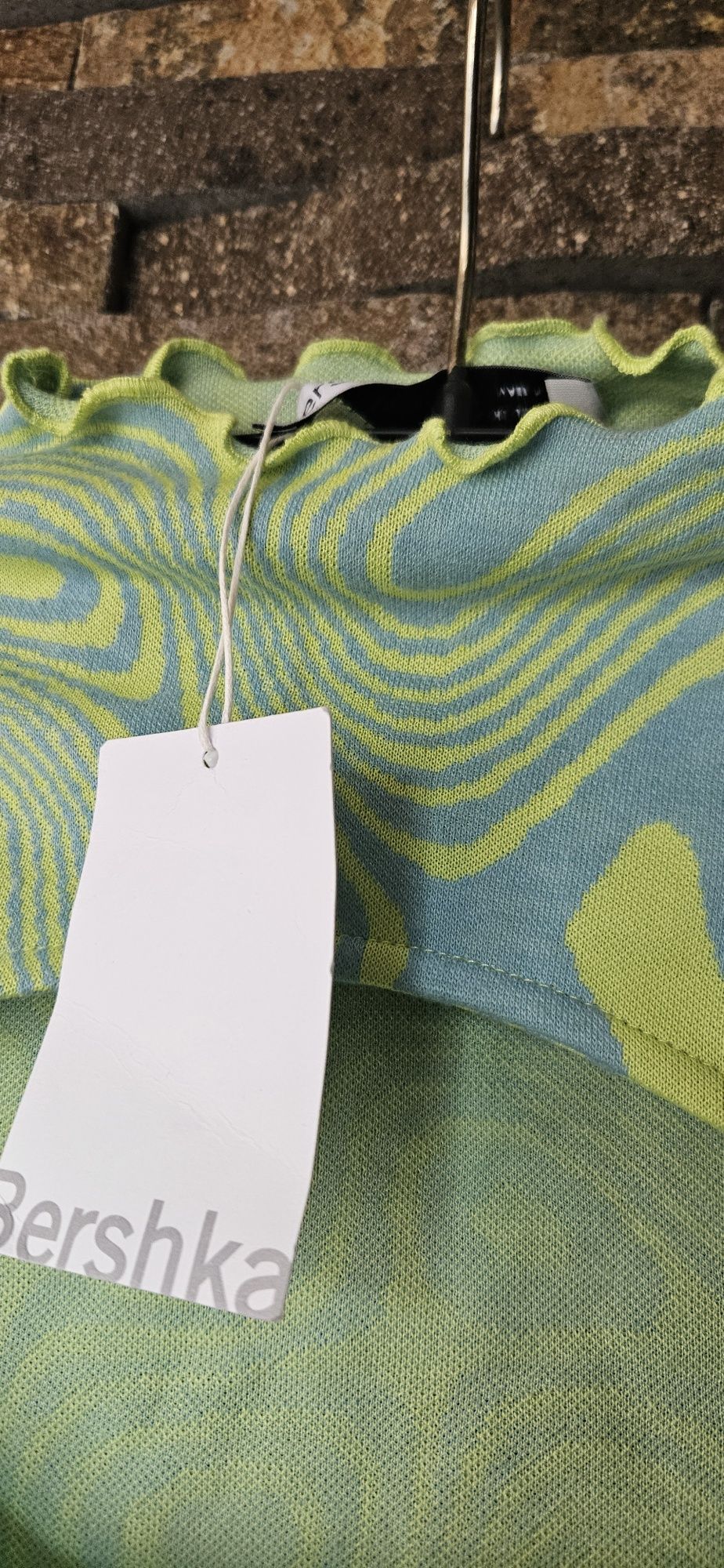 Топ- кроп з рукавами Bershka з цікавим принтом