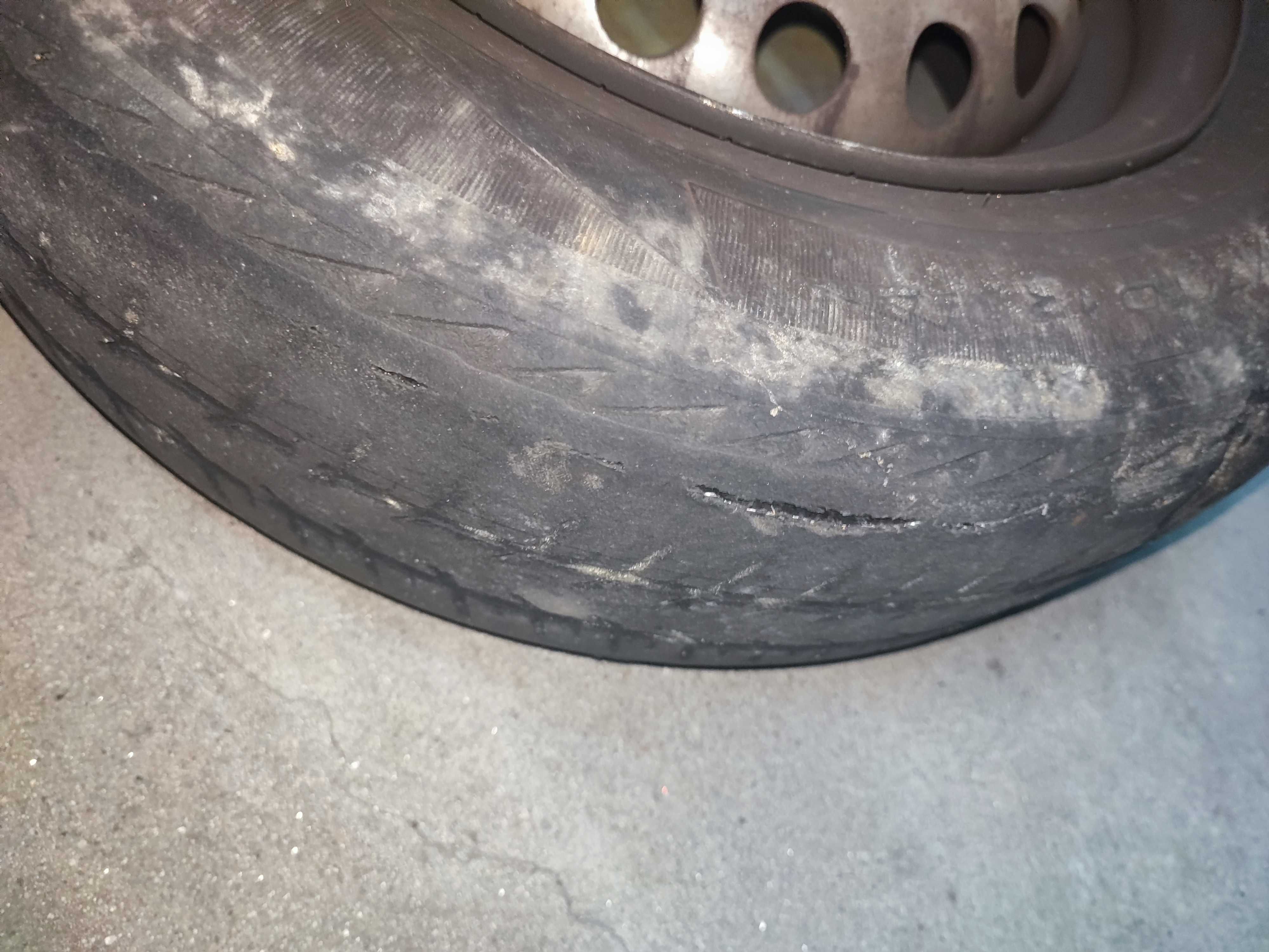 Jantes ferro com pneu Opel Corsa