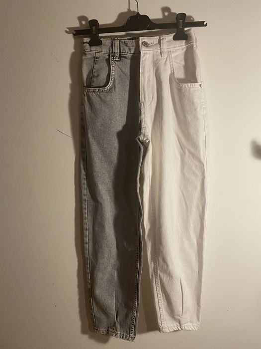 Calças de ganga metade branca metade preta da Bershka modelo mom jeans
