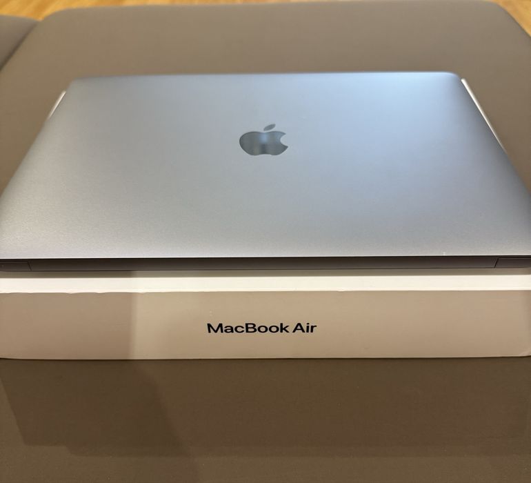 продаю свій MacBook Air 13 2020 • Intel i5 • 16 ГБ / 512 ГБ SSD