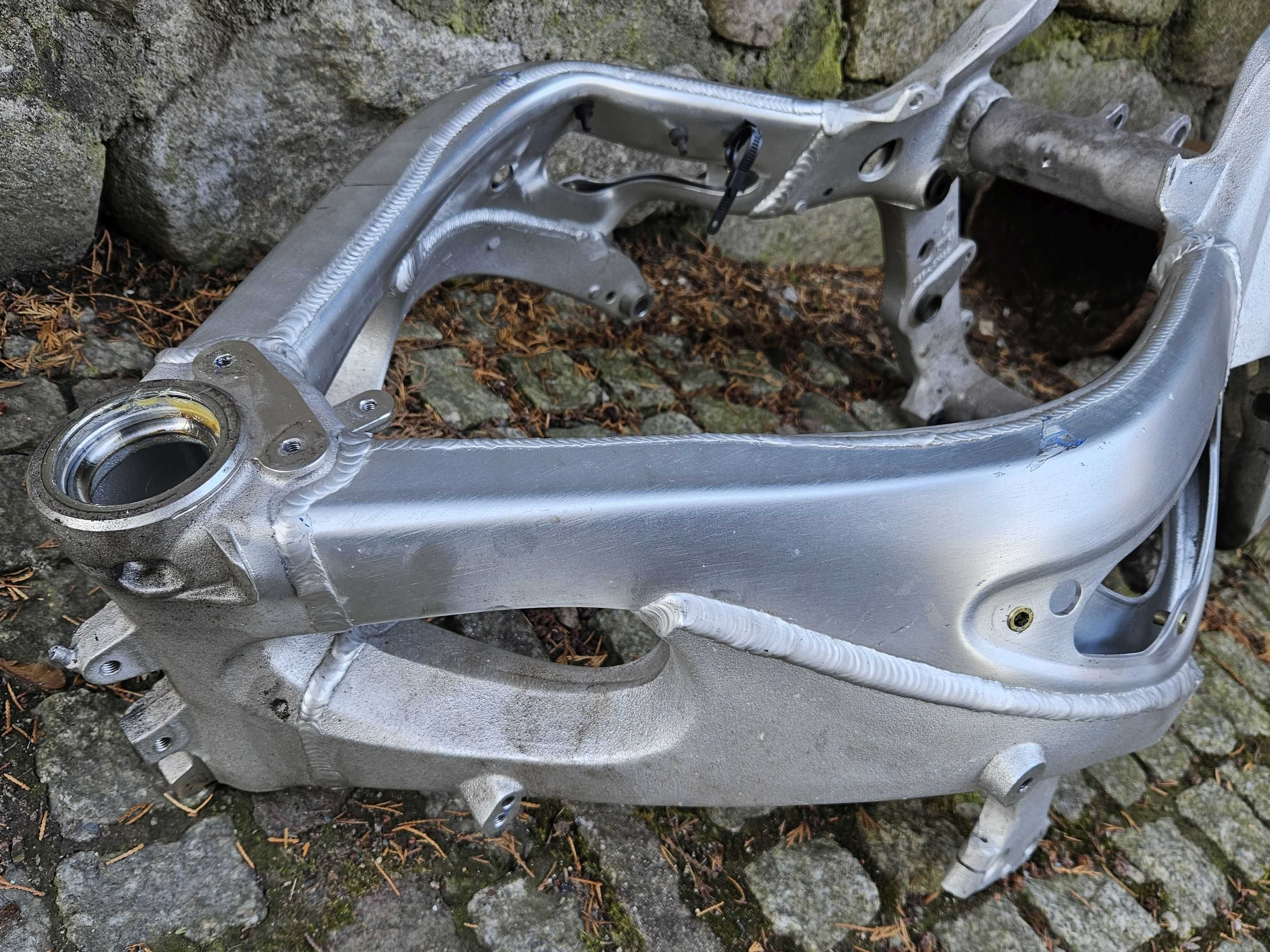 Rama + papiery dokumentacja niemiecka Yamaha YZF-R6 R6 RJ03 98-02