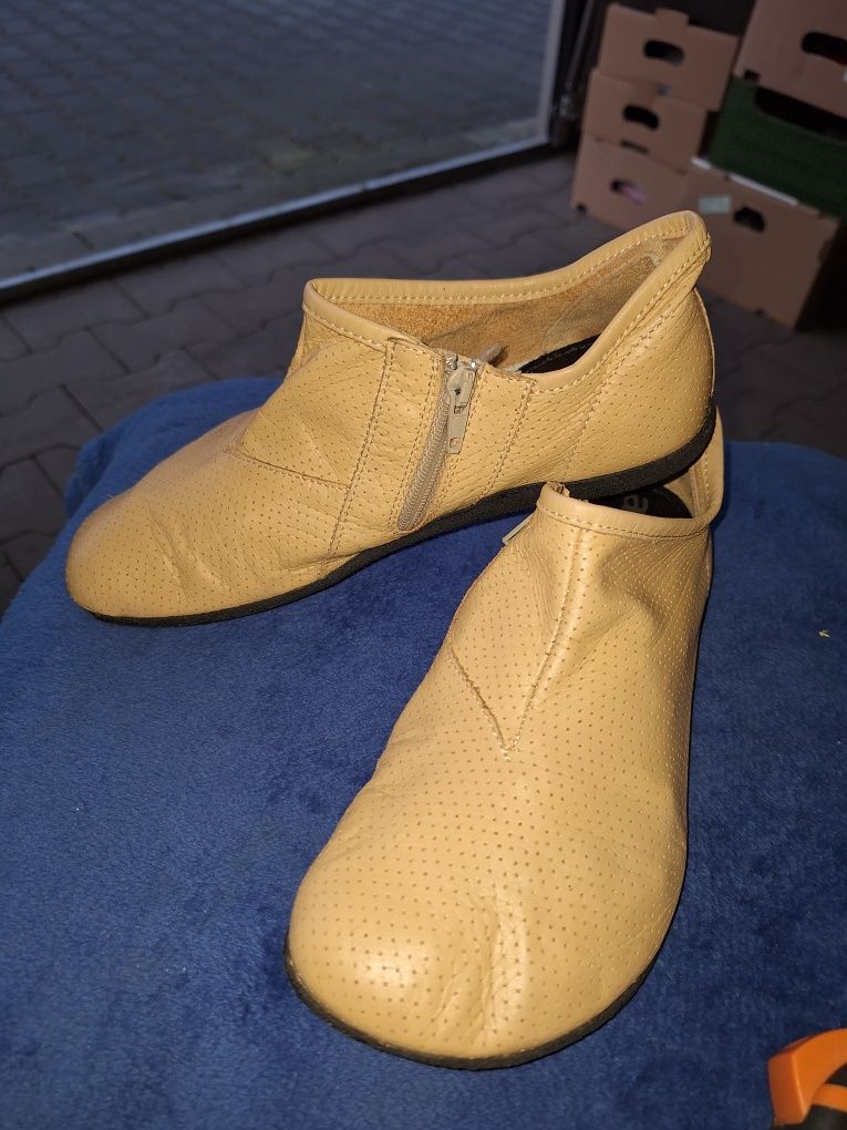 Buty damskie że skóry 36