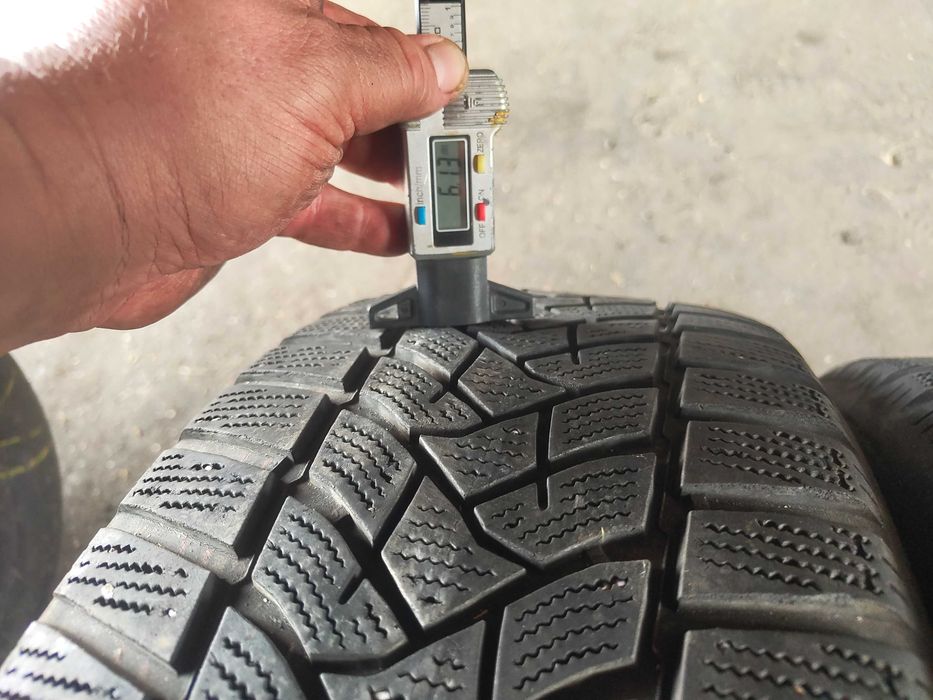 Opony zimowe uzywane 215 55 R17 Dunlop 2021 rok 4 sztuki z90