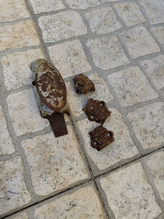 Puxadores antigos de janelas