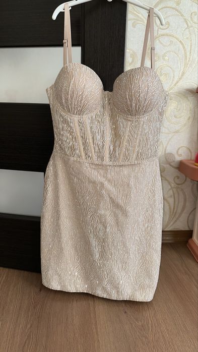 Корсетна сукня.