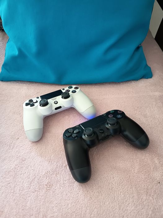 PS4 Slim 500GB + 2 Comandos + FIFA 21 - Excelente Estado
