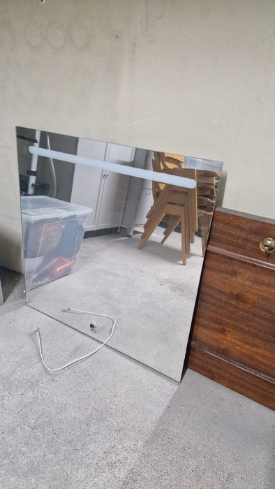 Espelho com luz (com pequeno defeito)