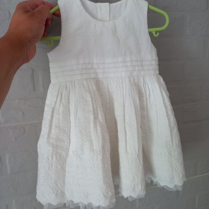 Sukieneczka do chrztu śliczna haftowana r.68/74